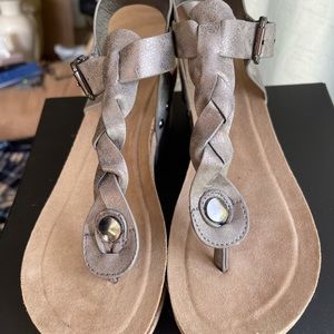 Pierre Dumas silver wedge sandals 9 NEW